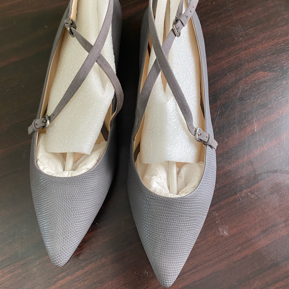 Brand New Grey Nine West flats 10 Medium